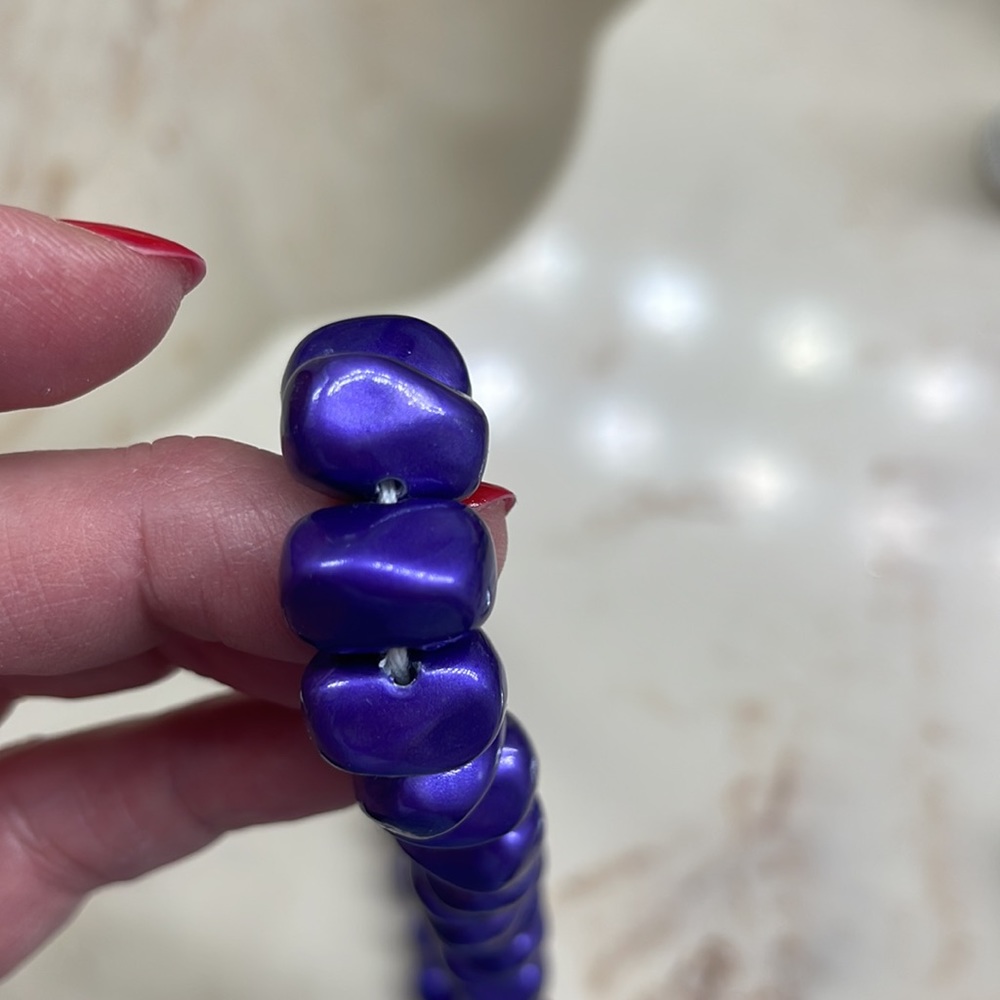 Women’s Chunky Beaded Necklace - Picture 7 of 7